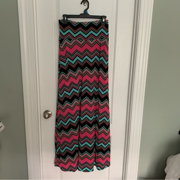 Her She Chevron Maxi Skirt Medium NWOT - Picture 2 of 3